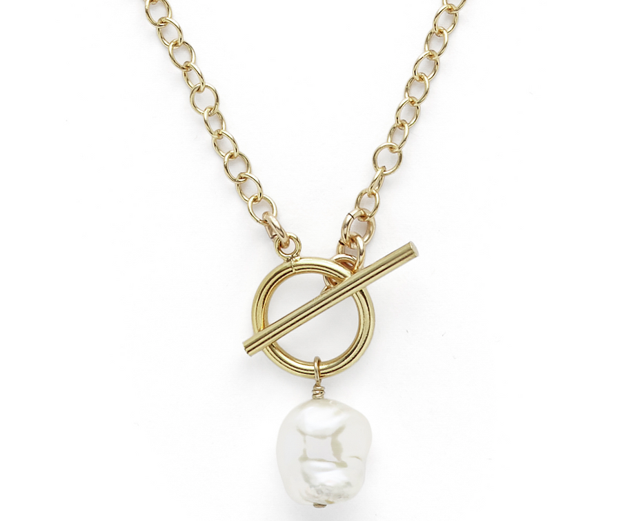 Linda pearl toggle necklace